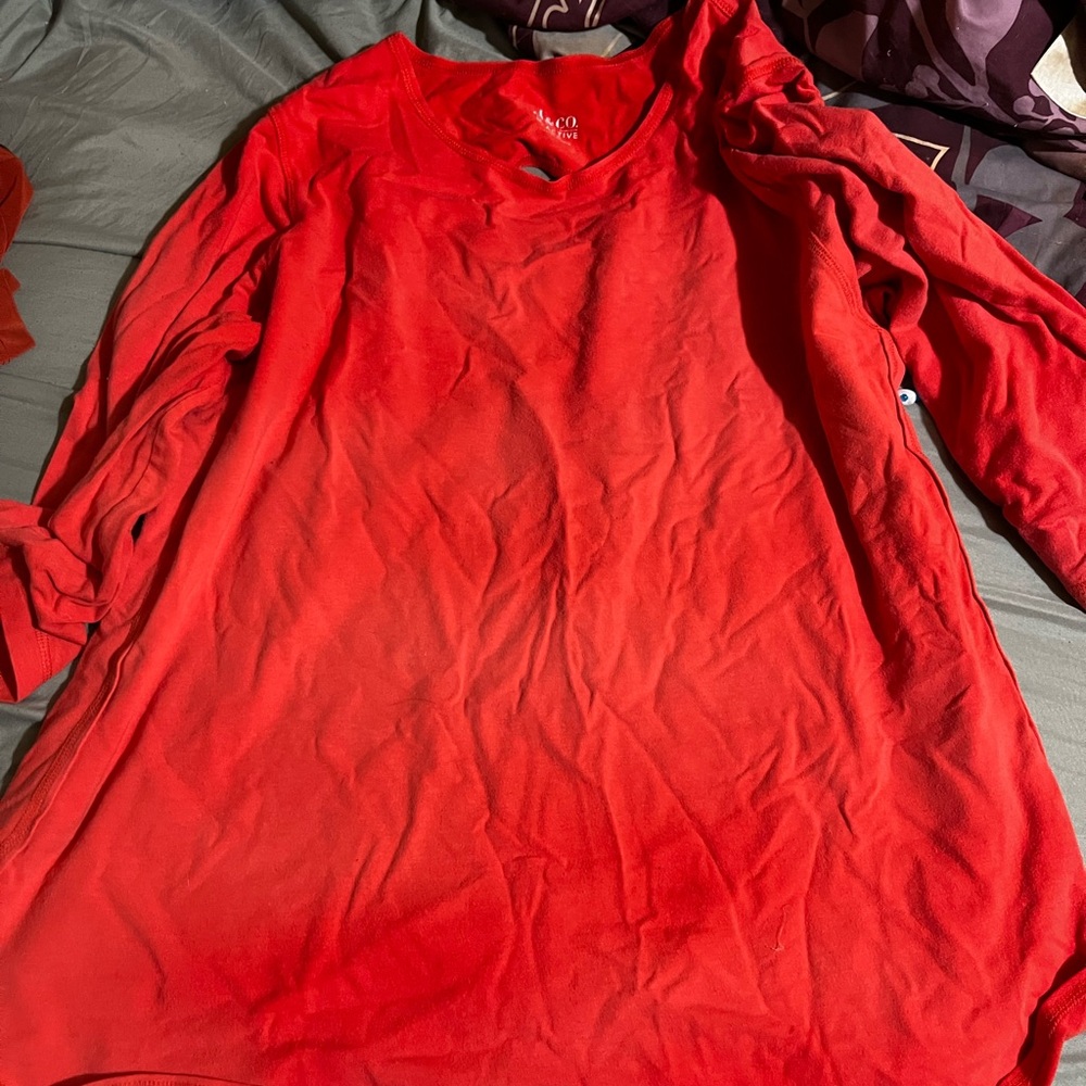D&Co Active Vibrant Red Top